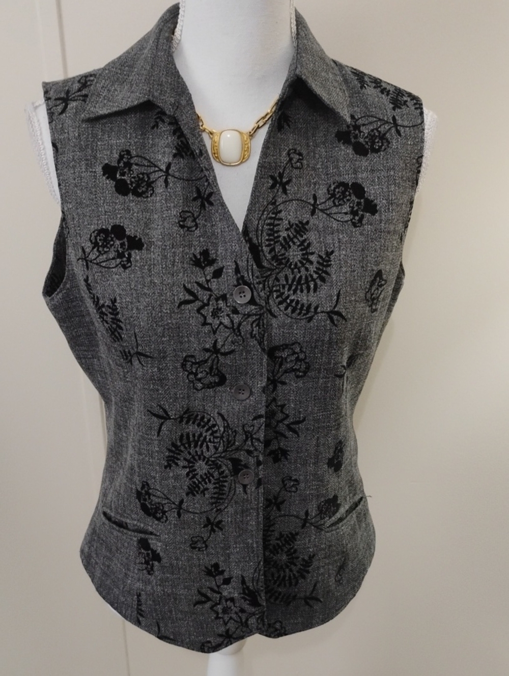 Norton McNaughton Gray Floral-Print Button Front Women's Vest